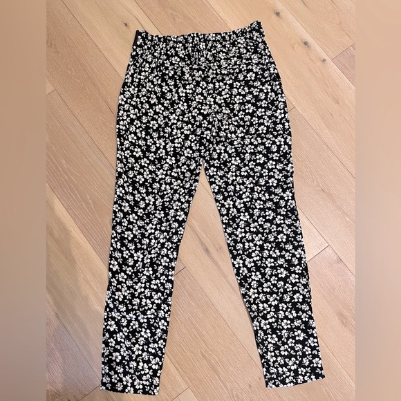 New without tags Jessica Simpson floral pants - Picture 2 of 6